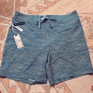 Southern Tide men’s swim trunks NWT